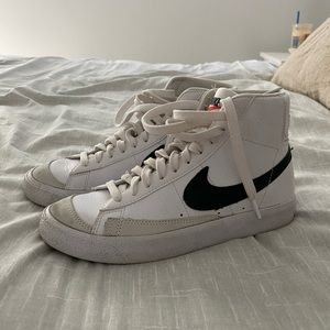 WOMENS NIKE BLAZERS